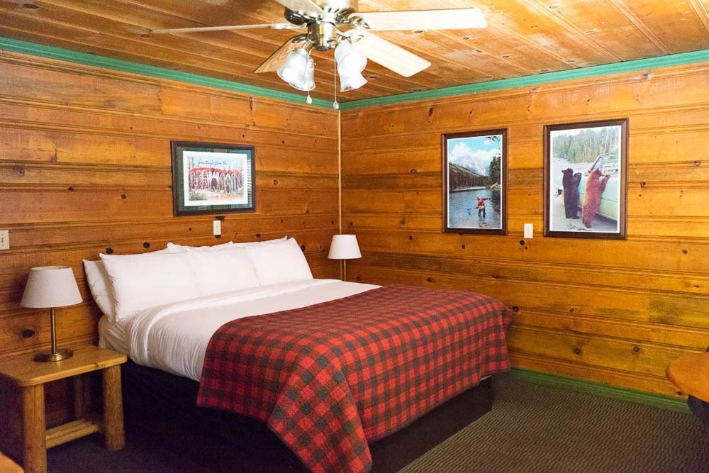 Hotel Village Shaver Lake